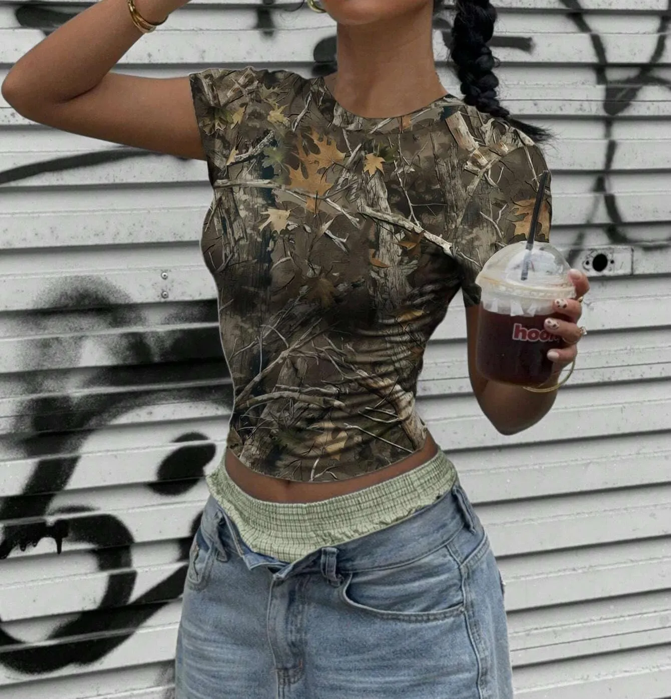 KIGRAG Women Y2k Camo Graphic Fitted Tees Crewneck Crop Tops Leaf Print Short Sleeve Tight T Shirts Grunge Going Out
