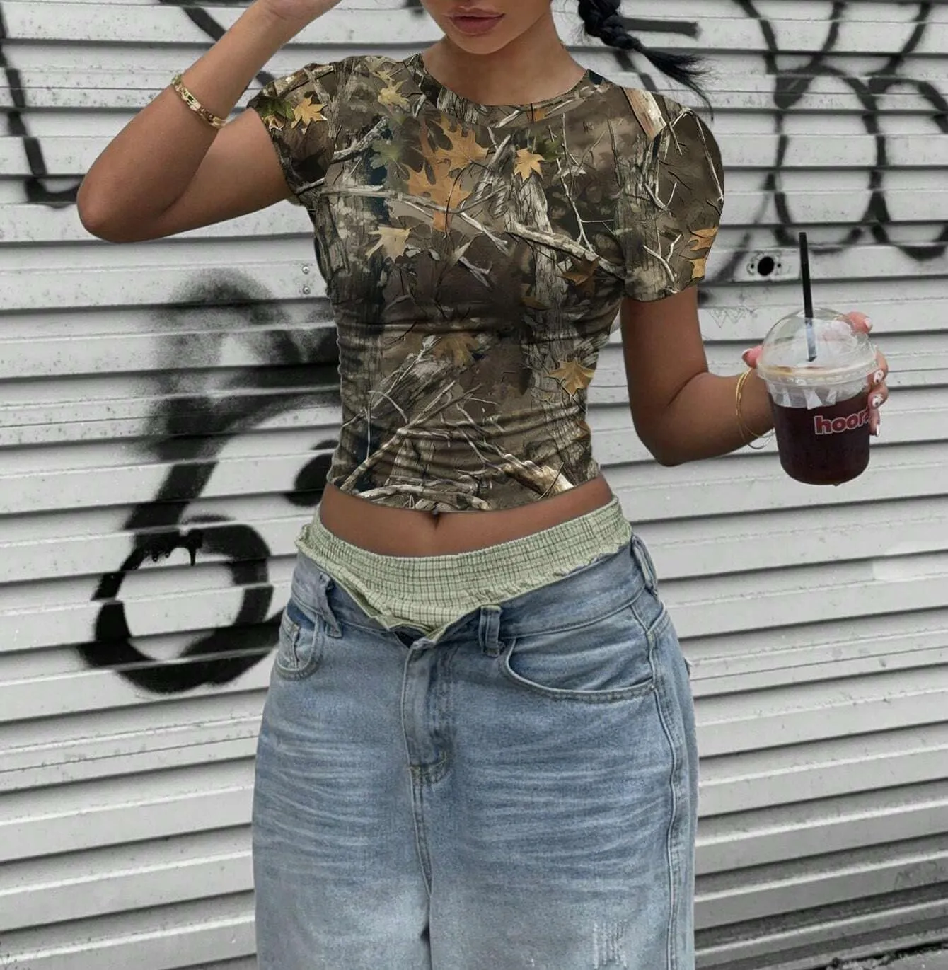 KIGRAG Women Y2k Camo Graphic Fitted Tees Crewneck Crop Tops Leaf Print Short Sleeve Tight T Shirts Grunge Going Out